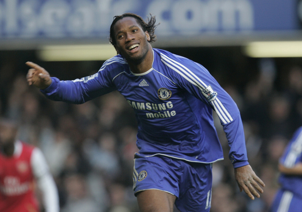 德罗巴迎来十五赛季出色发挥，切尔西观众热烈欢呼！