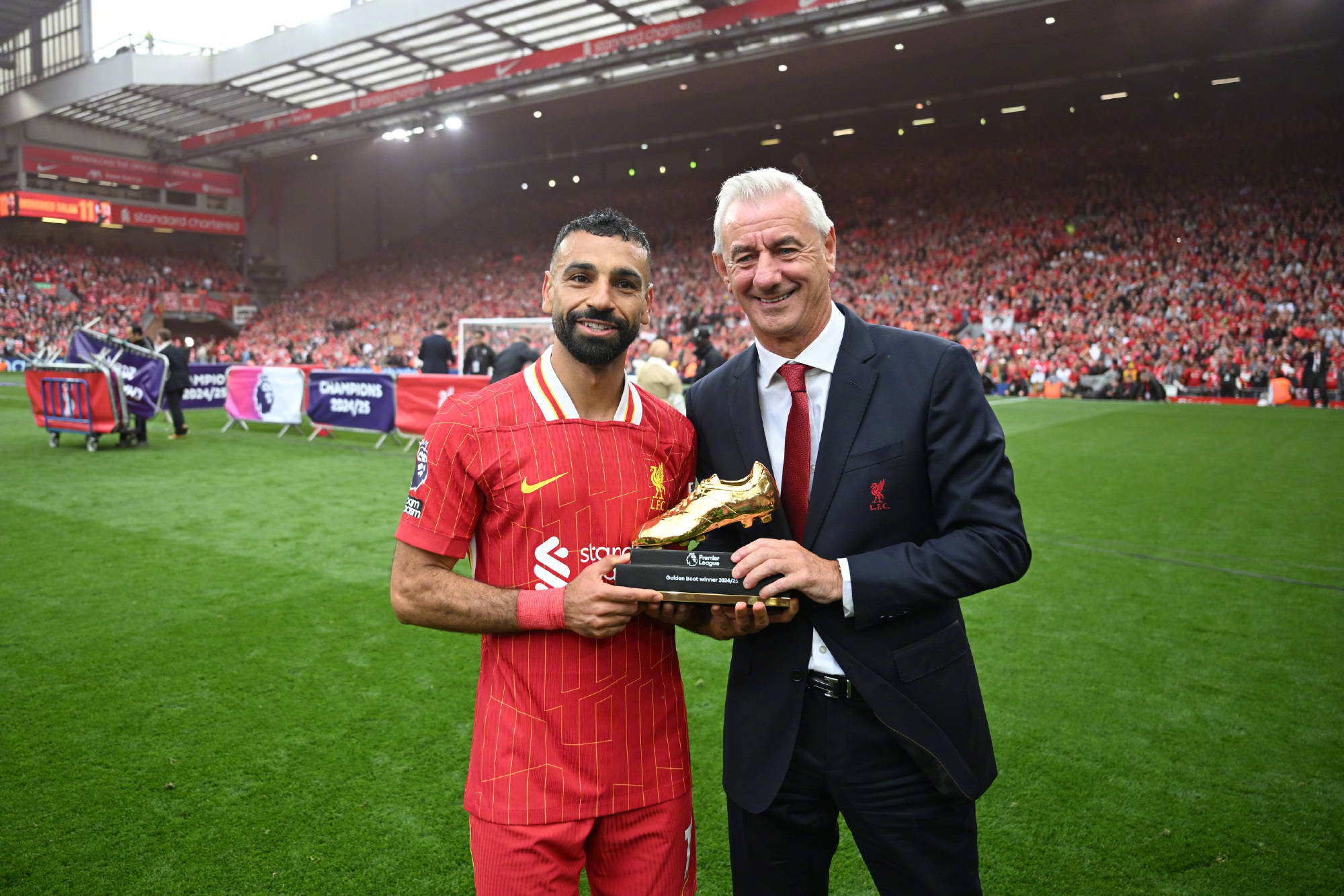 九游体育-萨拉赫在法国队比赛中战术调整，刷新纪录引发热议！观众掌声雷动的简单介绍-九游体育