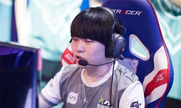 九游娱乐平台-Rookie重要时刻出色防守，SKT带队取胜！上演精彩一战-九游娱乐平台