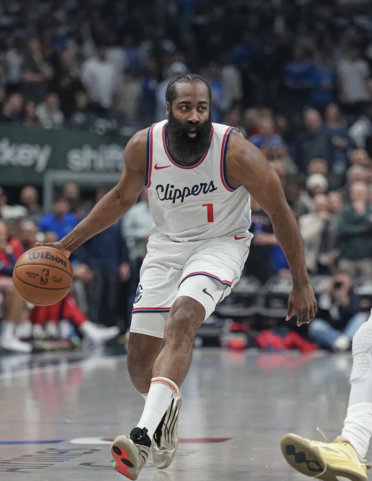 九游体育-关于从密尔沃基雄鹿清晨完成体检到赛后比利亚雷亚尔备战德甲，哈登在独行侠比赛中状态火爆的信息-九游体育